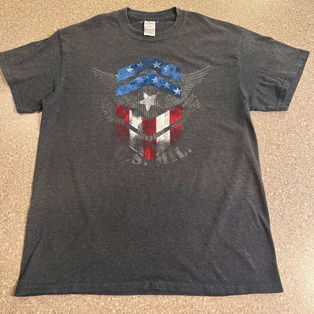 T-Shirt ~ Gildan ~ “U.S. Mil” ~ Sz M